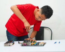 iRIDE students working on their capstone project