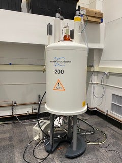 NMR: Bruker 200 MHz NMR Spectrometer-Keck