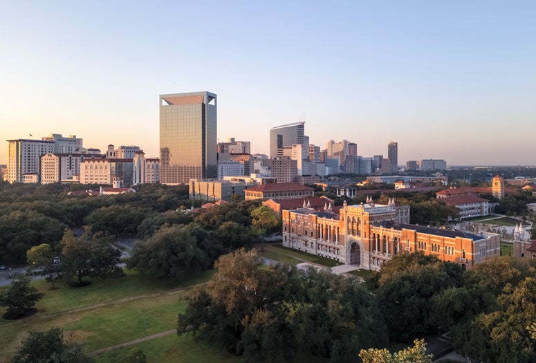 Photo of the academic quad with the view of the medical center in the back